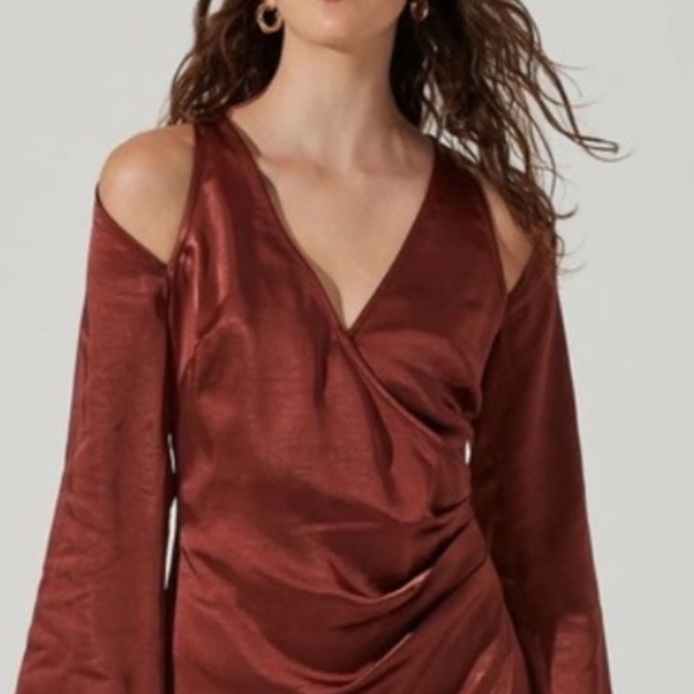 Astr the label rust satin mini dress - Picture 5 of 14
